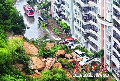 珠海特大暴雨引發山體滑坡 巨石砸入小區